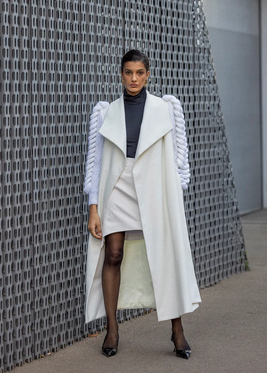 WHITE COAT WITH KNITTED SLEEVES